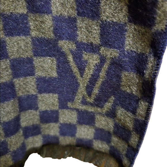 Louis Vuitton Blue and Grey Checkerboard Scarf - Used - Picture 2 of 4